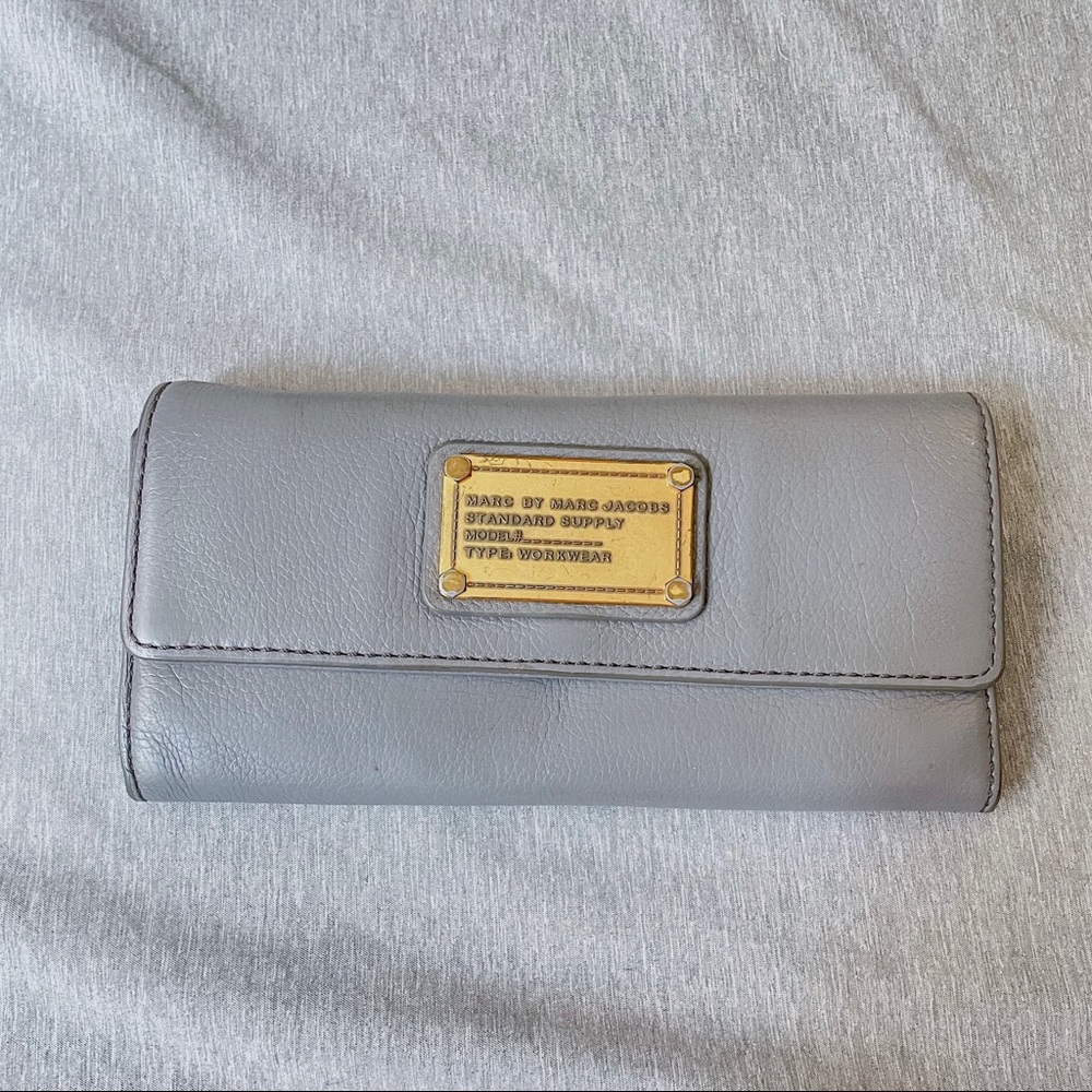 Marc Jacobs Classic Q Wallet in Grey